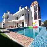 펜션 Casa Capuchos. Close To Lisbon With Ocean View 카파리카